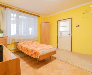 Čiastočne zrekonštruovaný dom vo výbornej lokalite s garážou