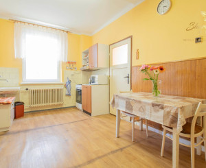 Čiastočne zrekonštruovaný dom vo výbornej lokalite s garážou