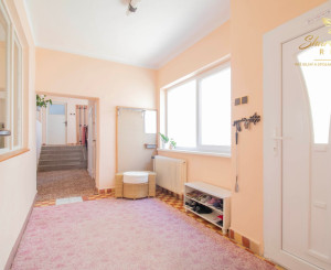 Čiastočne zrekonštruovaný dom vo výbornej lokalite s garážou