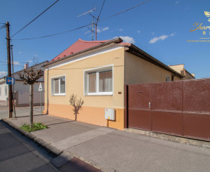 Čiastočne zrekonštruovaný dom vo výbornej lokalite s garážou