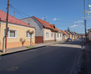 Čiastočne zrekonštruovaný dom vo výbornej lokalite s garážou
