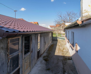 Čiastočne zrekonštruovaný dom vo výbornej lokalite s garážou