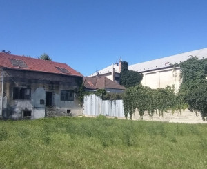 Pozemok ideálny na výstavbu 2 rodinných domov