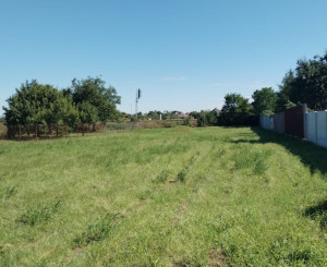 Pozemok ideálny na výstavbu 2 rodinných domov