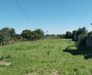 Pozemok ideálny na výstavbu 2 rodinných domov