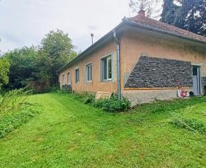 Jedinečná chata v lese, vhodná na investíciu
