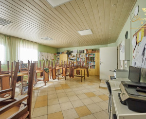 Školská budova v centre obce Mostová