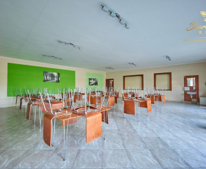 Školská budova v centre obce Mostová