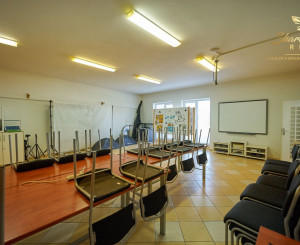 Školská budova v centre obce Mostová