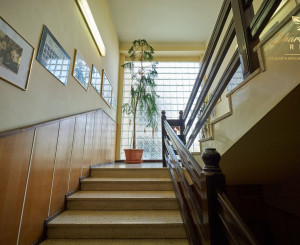 Školská budova v centre obce Mostová