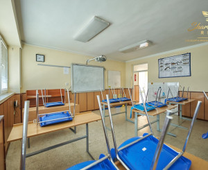 Školská budova v centre obce Mostová