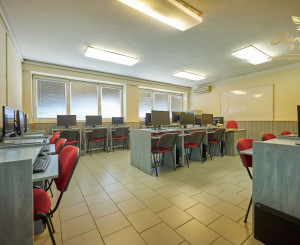 Školská budova v centre obce Mostová