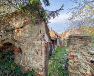 Znížená cena - Jedinečná príležitosť - Historický vinársky dom v samotnom srdci Pezinka