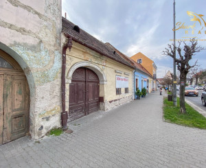 Znížená cena - Jedinečná príležitosť - Historický vinársky dom v samotnom srdci Pezinka