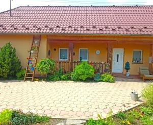 Krásny vidiecky dom s rozsiahlym pozemkom