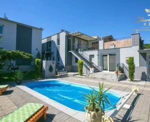 Jedinečná apartmánová nehnutelnosť s bazénom a záhradou