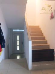 Jedinečná apartmánová nehnutelnosť s bazénom a záhradou
