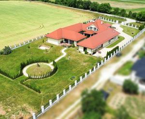 Jedinečná rodinná vila s výbornou strategickou polohou