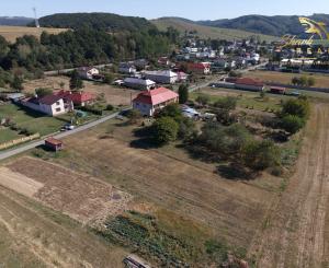 Na predaj slnečný pozemok v Breznici - ideálny na výstavbu útlného rodinného domu.