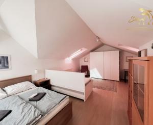 Mezonetový 4i byt | 160 m² v podkroví | Absolútne centrum | Grosslingova