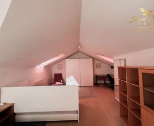 Mezonetový 4i byt | 160 m² v podkroví | Absolútne centrum | Grosslingova