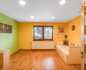 ZNÍŽENÁ CENA! Rodinný dom pre veľkú rodinu, PREDAJ