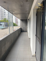 Moderný 3-izbový byt s veľkou lodžiou v projekte Skybox