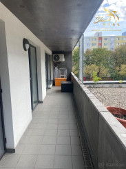 Moderný 3-izbový byt s veľkou lodžiou v projekte Skybox