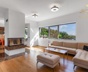 Luxusný 5i byt | 155 m², krb, terasa | Výhľad na Dunaj | Hradný kopec | Ihneď