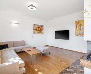 Luxusný 5i byt | 155 m², krb, terasa | Výhľad na Dunaj | Hradný kopec | Ihneď