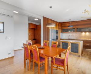 Luxusný 5i byt | 155 m², krb, terasa | Výhľad na Dunaj | Hradný kopec | Ihneď