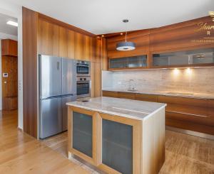 Luxusný 5i byt | 155 m², krb, terasa | Výhľad na Dunaj | Hradný kopec | Ihneď