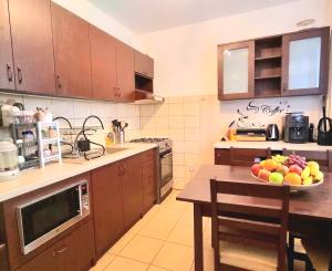3 IZBOVÝ BYT  PO REKONŠTRUKCII S PRESKLENÝM BALKÓNOM,HODVÁBNA ULICA TREBIŠOV