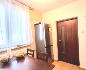 3 IZBOVÝ BYT  PO REKONŠTRUKCII S PRESKLENÝM BALKÓNOM,HODVÁBNA ULICA TREBIŠOV