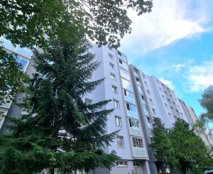 3 IZBOVÝ BYT  PO REKONŠTRUKCII S PRESKLENÝM BALKÓNOM,HODVÁBNA ULICA TREBIŠOV