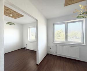 TOP PONUKA - 4 izbový udržiavaný rodinný dom 