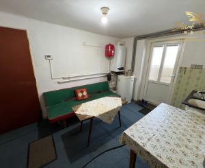 TOP PONUKA - 4 izbový udržiavaný rodinný dom 