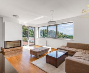 Panoráma Dunaja a Rakúska | 4i, 125 m² + terasy | Hradný kopec | Staré Mesto