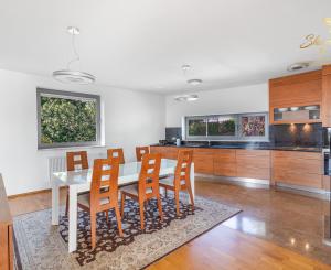 Panoráma Dunaja a Rakúska | 4i, 125 m² + terasy | Hradný kopec | Staré Mesto