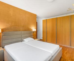 Panoráma Dunaja a Rakúska | 4i, 125 m² + terasy | Hradný kopec | Staré Mesto