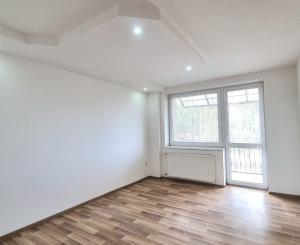 4-IZBOVÝ BYT PO KOMPLETNEJ REKONŠTRUKCII S GARÁŽOU A ZÁHRADKOU V OBCI HRAŇ