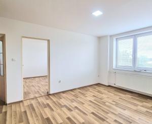 4-IZBOVÝ BYT PO KOMPLETNEJ REKONŠTRUKCII S GARÁŽOU A ZÁHRADKOU V OBCI HRAŇ