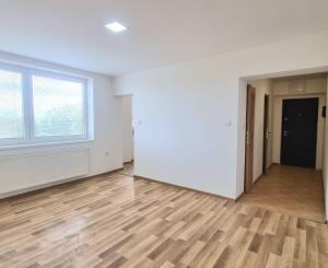 4-IZBOVÝ BYT PO KOMPLETNEJ REKONŠTRUKCII S GARÁŽOU A ZÁHRADKOU V OBCI HRAŇ