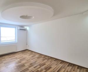 4-IZBOVÝ BYT PO KOMPLETNEJ REKONŠTRUKCII S GARÁŽOU A ZÁHRADKOU V OBCI HRAŇ