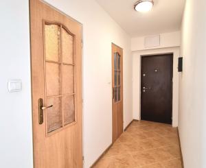 4-IZBOVÝ BYT PO KOMPLETNEJ REKONŠTRUKCII S GARÁŽOU A ZÁHRADKOU V OBCI HRAŇ