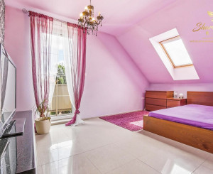 DOHODA MOŽNÁ  Na predaj krásny 4- izbový rodinný dom s bazénom a krbom - Viničné