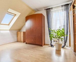 DOHODA MOŽNÁ  Na predaj krásny 4- izbový rodinný dom s bazénom a krbom - Viničné