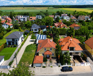 DOHODA MOŽNÁ  Na predaj krásny 4- izbový rodinný dom s bazénom a krbom - Viničné