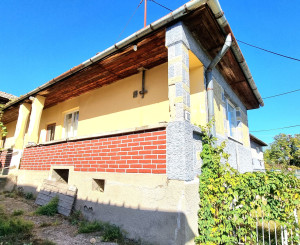3-izbový tehlový dom s projektom a veľkým pozemkom (17,2 ára) | Veľké Ozorovce