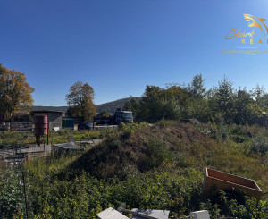 Výrobno-skladová hala  s pozemkom a prístupom z hlavnej cesty 